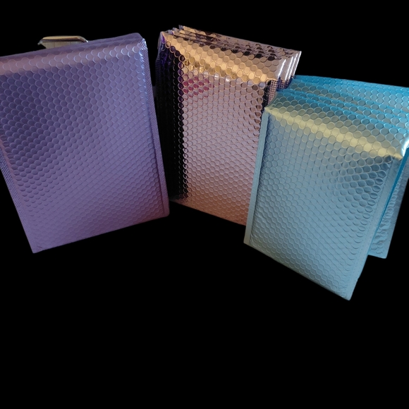 NWT -15ct. Iridescent Metallic Bubble Mailer Mix –8.5x11,8x10, 6.5x10 - Picture 5 of 5